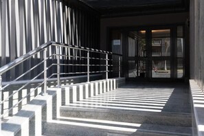 Pintu masuk properti