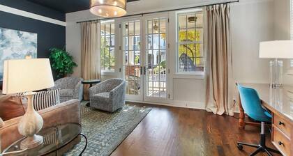 Heart of Downtown Luxury 4 Bed 3.5 Ba Newer Construction with Rooftop Deck