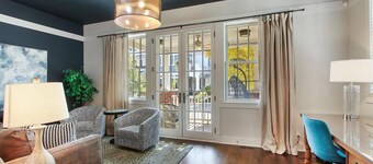 Heart of Downtown Luxury 4 Bed 3.5 Ba Newer Construction with Rooftop Deck