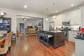 Fridge, microwave, oven, stovetop - Heart of Downtown Luxury 4 Bed 3.5 Ba Newer Construction with Rooftop Deck (Libertyville)
