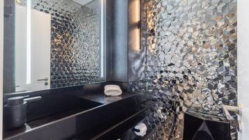 Basic Apartment | Bathroom