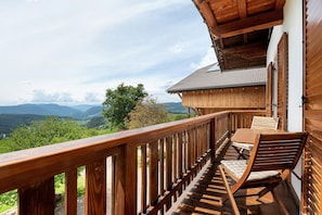 Property grounds - Apartment 'Weitblick' with Mountain View, Shared Pool and Wi-Fi (Kastelruth)