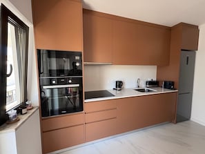 Fridge, microwave, oven, stovetop