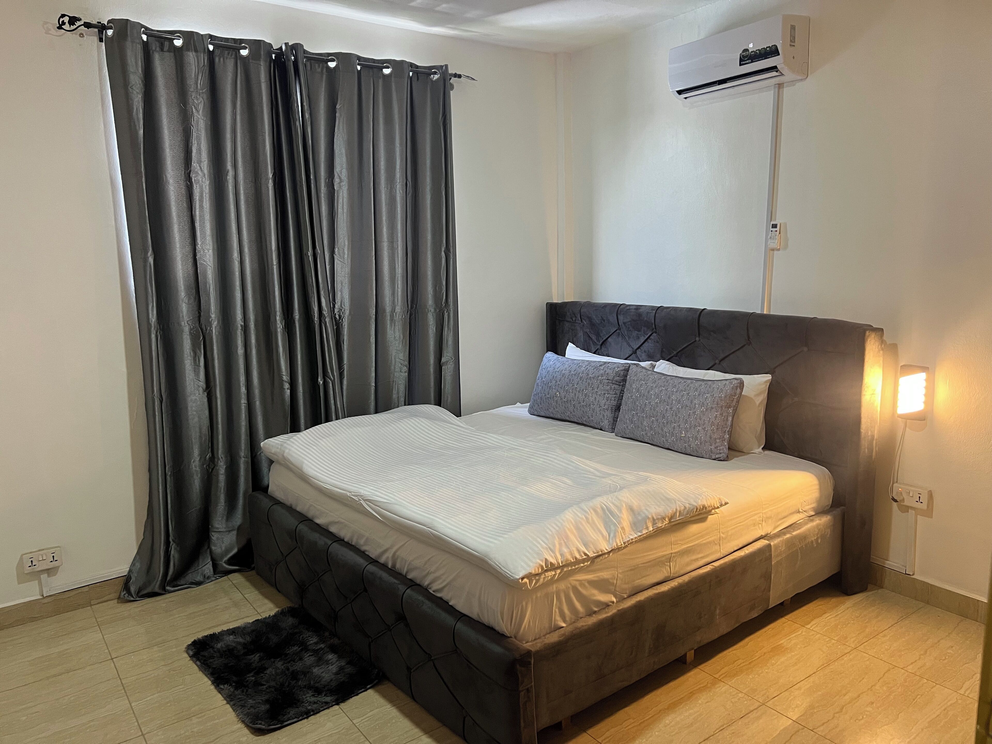 2 slaapkamers, een strijkplank/strijkijzer, gratis wifi, beddengoed