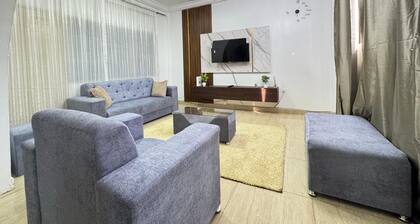 Luxury 2-Bedroom Suite in Lapaz/New Achimota