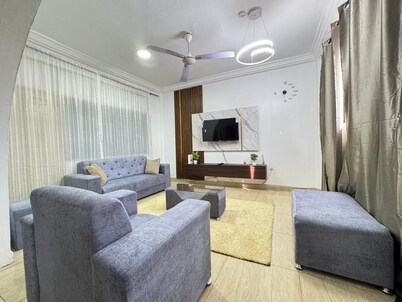 Luxury 2-Bedroom Suite in Lapaz/New Achimota