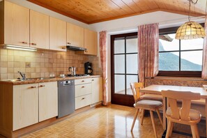 Fridge, stovetop, dishwasher, coffee/tea maker - Apartment 'Schönblick' with Mountain View, Shared Pool and Wi-Fi (Kastelruth)