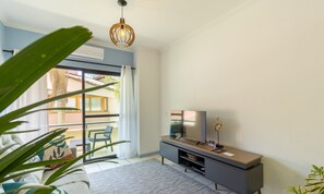 Basic Apartment | Living area
