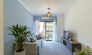 Basic Apartment | Living area