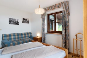 1 bedroom, WiFi, bed sheets - Apartment 'Schlernblick' with Mountain View, Shared Pool and Wi-Fi (Kastelruth)