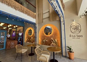 Property entrance - Inn De Sea Poshtel (Bangkok)