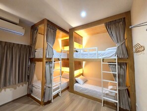 Female Dorm | Θέα από το δωμάτιο