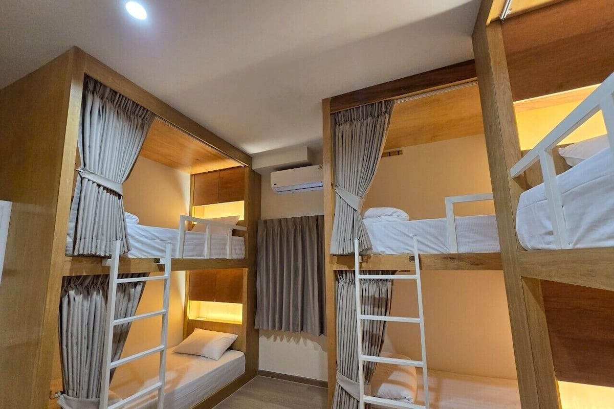 Female Dorm | 免费 WiFi、床单