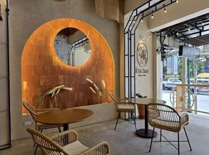 Property entrance - Inn De Sea Poshtel (Bangkok)