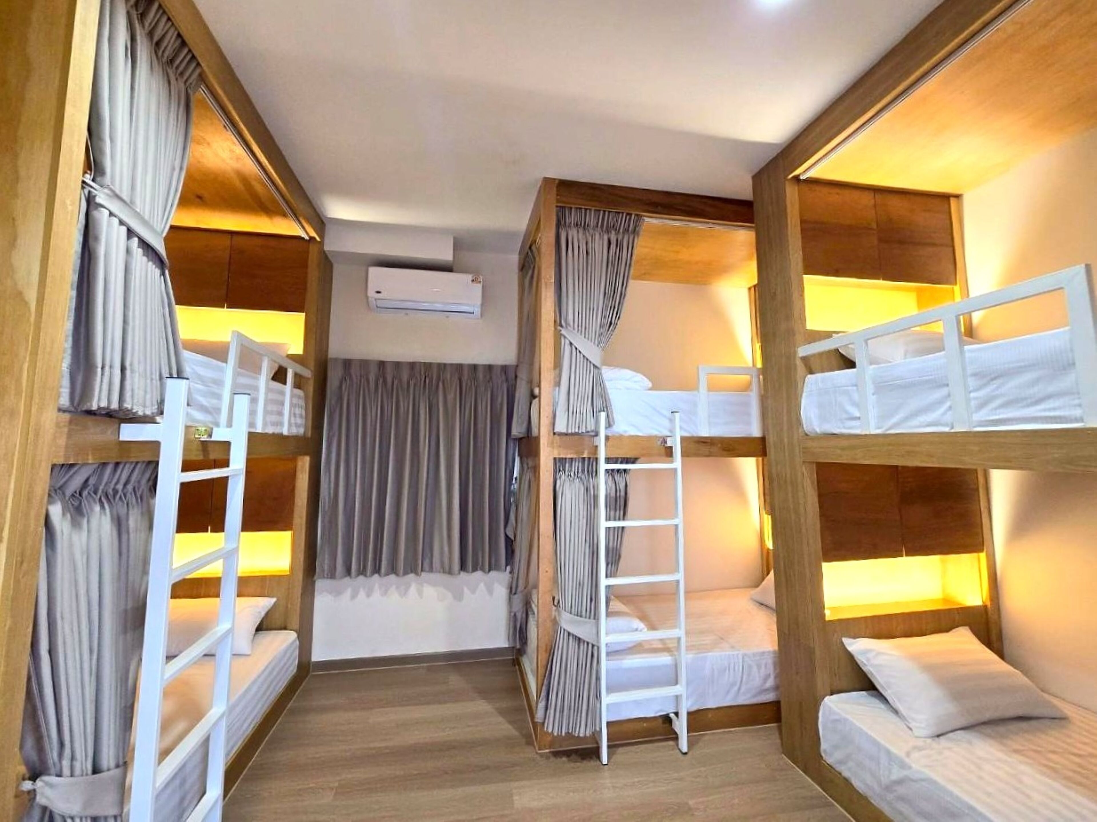 Female Dorm | Κλινοσκεπάσματα υψηλής ποιότητας, ηχομόνωση, δωρεάν Wi-Fi 
