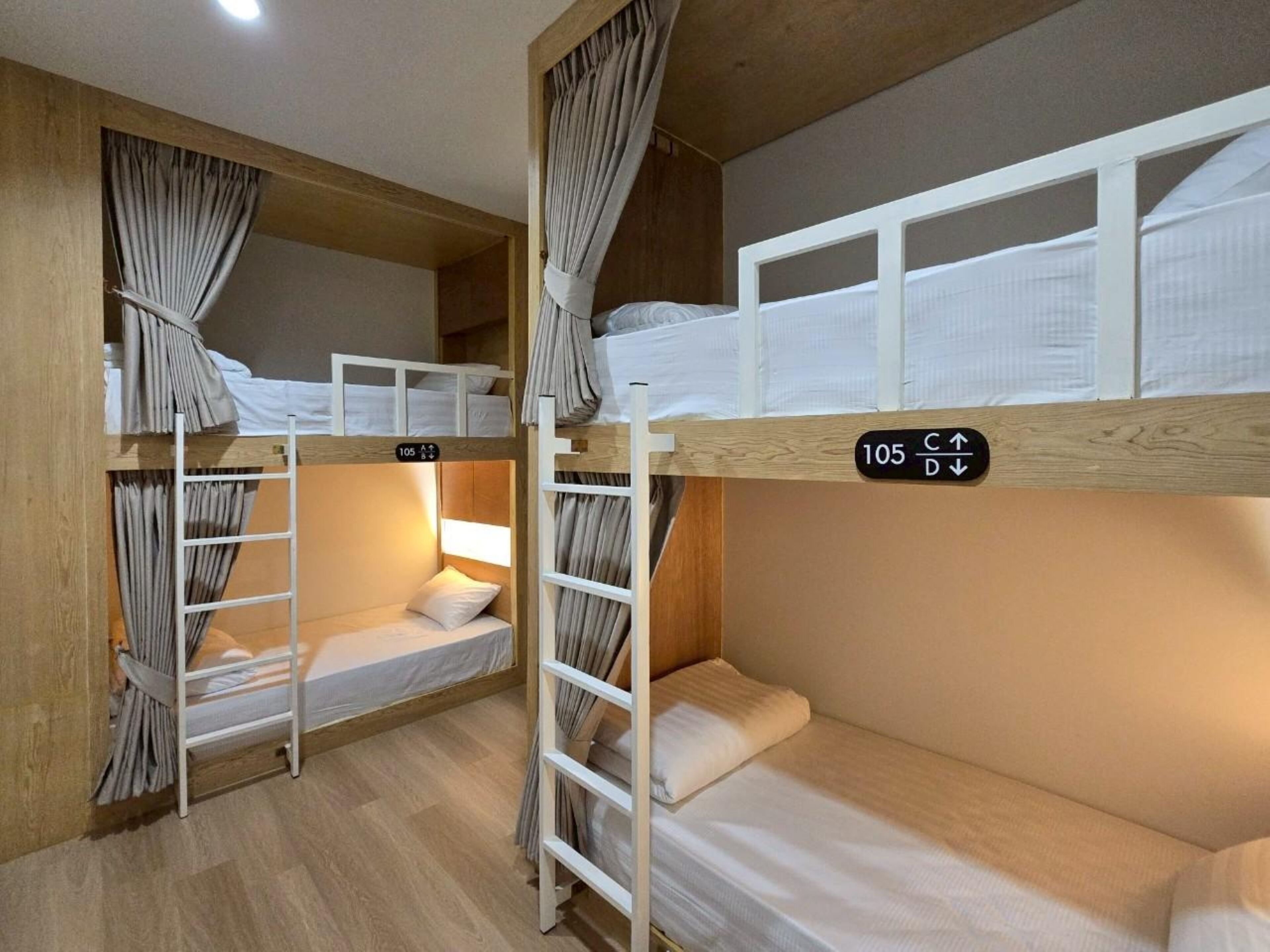 4 Bed Private Dorm | Κλινοσκεπάσματα υψηλής ποιότητας, ηχομόνωση, δωρεάν Wi-Fi 