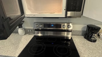Microones, forn, placa de cuina i rentaplats