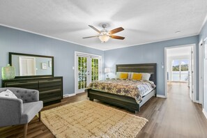 4 عدّة غرف نوم ومكتب وواي فاي وملاءات أسرّة