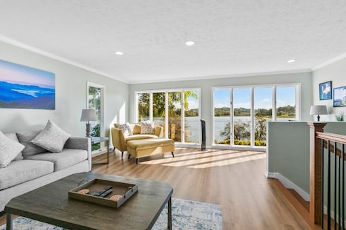 Graceful Swan Retreat w/ Dock, Pool & Golf Access