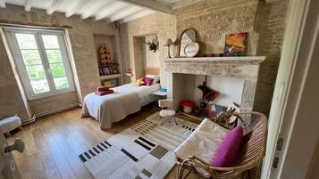 4 habitaciones, escritorio, wifi gratis y ropa de cama