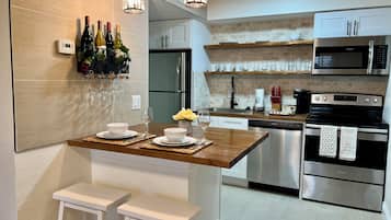 Mikrowelle, Ofen, Herdplatte, Geschirrspüler