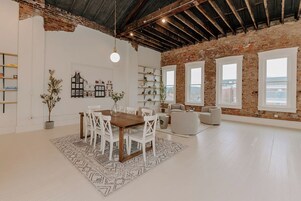 Suite, 5 Bedrooms, Kitchen | Free WiFi