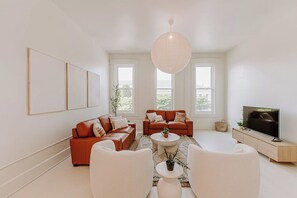 Loft, 1 King Bed, Non Smoking, Kitchen - East Main Lofts (Madison)