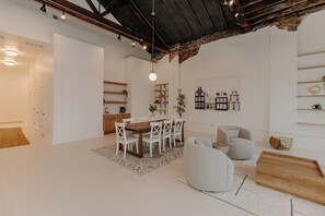 Suite, 5 Bedrooms, Kitchen