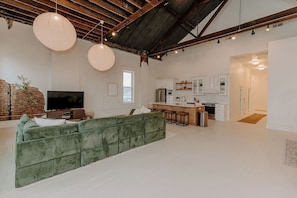 Suite, 5 Bedrooms, Kitchen | Free WiFi