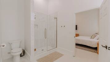 Suite, 5 Bedrooms, Kitchen | Bathroom | Free toiletries, hair dryer, towels, soap
