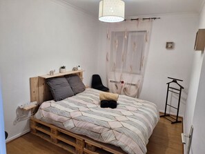 3 bedrooms, WiFi, bed sheets