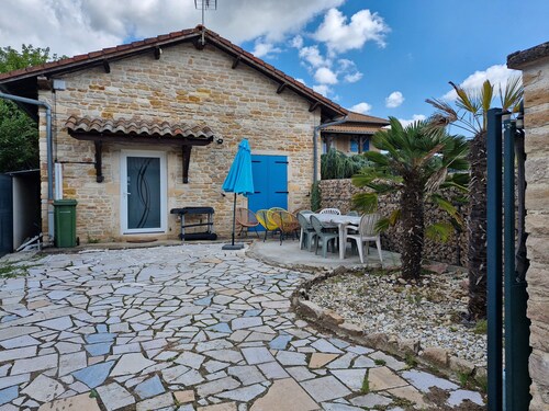 Apartment 'Une Escale Au Calme' with Private Terrace, Private Garden and Wi-Fi