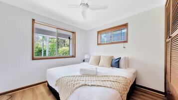 3 bedrooms, free WiFi, bed sheets