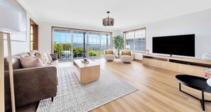 Bateau Bay Trails -Family Retreat & Sweeping Views