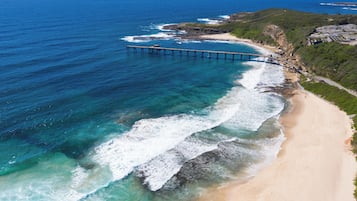 Una spiaggia nelle vicinanze