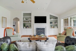 Smart TV, fireplace