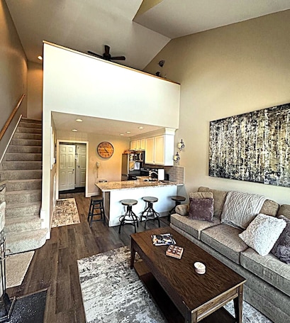 TV, fireplace, DVD player, offices. Luxury Jiminy Ski On Off Village Ctr Condo Sleeps4
