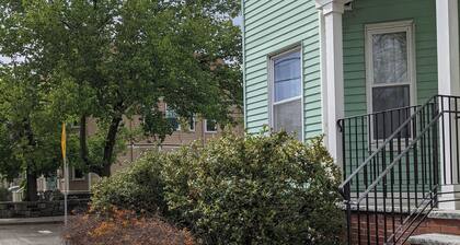 Charming 1-private bedroom in brilliant Cambridge with AC.