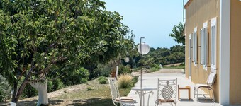 Apartment 'Iri's Place' with Sea View, Wi-Fi and Air Conditioning