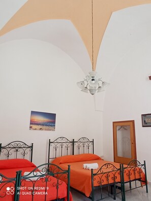 2 bedrooms, bed sheets - Comfortable apartment suitable for families just minutes from the sea in Gallipoli (Sannicola)