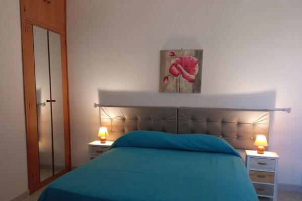 2 bedrooms, bed sheets