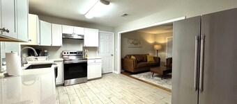 Charming 3-bedroom house in Athens. Just a few miles from the Sanford Stadium