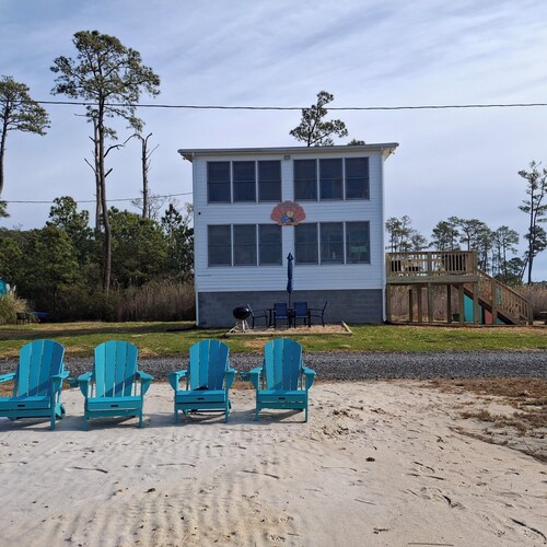 Little Oyster Oasis- A Charming Waterfront House in White Stone Virginia