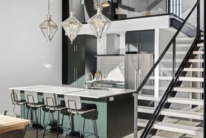 Coffee/tea maker, fridge, microwave, oven