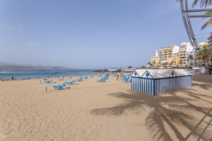 Una spiaggia nelle vicinanze