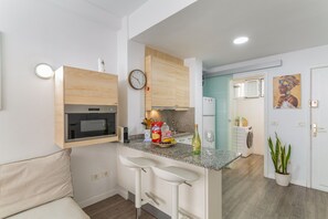 Interior - Siempreviva Beach Studio with Wi-Fi, Steps from Las Canteras (Las Palmas de Gran Canaria)