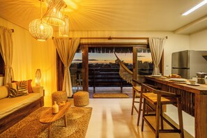 尊榮公寓, 2 間臥室, 陽台 | 起居區