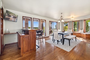 Interior - cARpe diem-Stunning Lake Views-1.5 to Boat Ramp (Rogers)