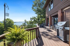 Property grounds - cARpe diem-Stunning Lake Views-1.5 to Boat Ramp (Rogers)