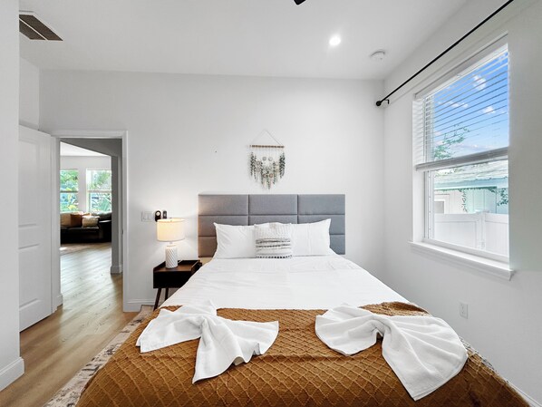 3 bedrooms, iron/ironing board, WiFi, bed sheets